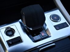 Jaguar F-Pace D200 AWD R-DYNAMIC ZÁRUKA PANO - 24