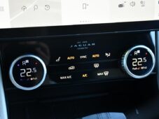 Jaguar F-Pace D200 AWD R-DYNAMIC ZÁRUKA PANO - 25