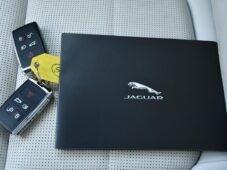 Jaguar F-Pace D200 AWD R-DYNAMIC ZÁRUKA PANO - 40