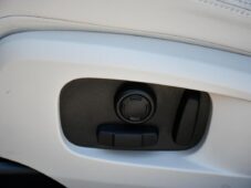 Jaguar F-Pace D200 AWD R-DYNAMIC ZÁRUKA PANO - 35