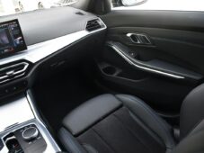 BMW Řada 3 320D xDrive M-SPORT REZERVACE - 24