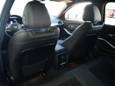 BMW Řada 3 320D xDrive M-SPORT ČR 1.M - 18