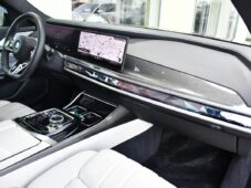 BMW i7 M70 XD B&W HUD THEATRE ZÁRUKA - 13
