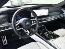 BMW i7 M70 XD B&W HUD THEATRE ZÁRUKA - 11