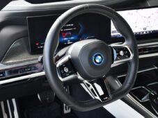 BMW i7 M70 XD B&W HUD THEATRE ZÁRUKA - 12