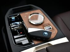 BMW iX xDrive40 H/K TAŽNÉ ČR - 40