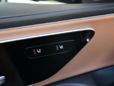 Mercedes-Benz Třídy E 200 4M ZÁRUKA HUD 1M ČR - 33