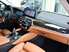 BMW Řada 5 530d LUXURY LINE LASER K360° - 16