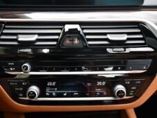 BMW Řada 5 530d LUXURY LINE LASER K360° - 28