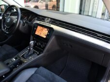 Volkswagen Passat 2.0TDi HIGHLINE PANORAMA ACC - 16