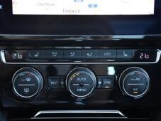 Volkswagen Passat 2.0TDi HIGHLINE PANORAMA ACC - 30