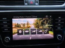 Škoda Superb 2.0TDi REZERVACE - 34