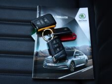 Škoda Superb 2.0TDi REZERVACE - 46