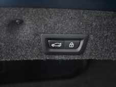 BMW M5 4.4 V8 NVISION HUD TOP STAV ČR - 47