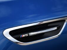 BMW M5 4.4 V8 NVISION HUD TOP STAV ČR - 54