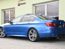 BMW M5 4.4 V8 NVISION HUD TOP STAV ČR - 2