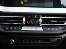 BMW Řada 2 218d M-SPORT PANO TAŽNÉ 1M ČR - 33