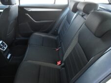 Škoda Octavia 1,6TDi DSG CARPLAY NAVI - 19