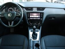 Škoda Octavia 1,6TDi DSG CARPLAY NAVI - 21
