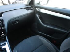 Škoda Octavia 1,6TDi DSG CARPLAY NAVI - 24