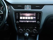 Škoda Octavia 1,6TDi DSG CARPLAY NAVI - 23