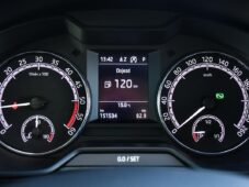 Škoda Octavia 1,6TDi DSG CARPLAY NAVI - 29