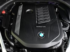 BMW Řada 5 540i xD LUXURY HUD LASER TAŽNÉ - 46