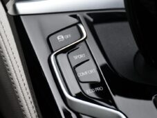 BMW Řada 5 540i xD LUXURY HUD LASER TAŽNÉ - 26