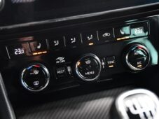 Škoda Superb 2.0TDi SPORTLINE ACC TAŽNÉ 1M - 32