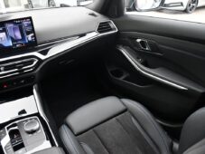 BMW Řada 3 320d xD MSPORT PANO NTOP 1M ČR - 23