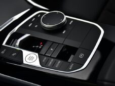 BMW Řada 3 320d xD MSPORT PANO NTOP 1M ČR - 34