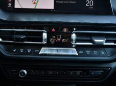 BMW Řada 2 218d M-SPORT HUD 1M ČR - 25