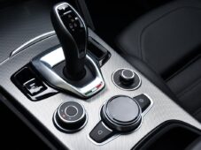 Alfa Romeo Stelvio VELOCE Q4 1M ZÁRUKA - 24