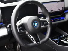 BMW i5 xDrive40 MSPORT B&W HUD TAŽNÉ - 17