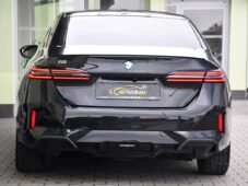 BMW i5 xDrive40 MSPORT B&W HUD TAŽNÉ - 9
