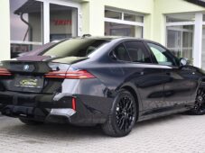 BMW i5 xDrive40 MSPORT B&W HUD TAŽNÉ - 3