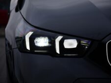 BMW i5 xDrive40 MSPORT B&W HUD TAŽNÉ - 23
