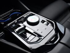 BMW i5 xDrive40 MSPORT B&W HUD TAŽNÉ - 27