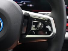 BMW i5 xDrive40 MSPORT B&W HUD TAŽNÉ - 43