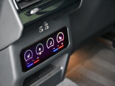 BMW i5 xDrive40 MSPORT B&W HUD TAŽNÉ - 13