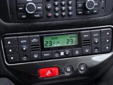 Maserati GranTurismo SPORT 4.7 V8 MC CARBON ČR - 25