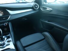 Alfa Romeo Giulia 2.0Turbo206kW AT8-Q4 Veloce - 23