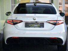 Alfa Romeo Giulia 2.0Turbo206kW AT8-Q4 Veloce - 3