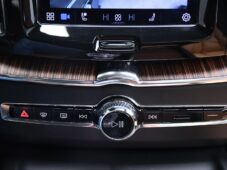 Volvo XC60 T8 RECHARGE AWD REZERVACE - 34