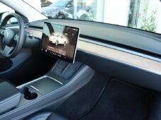 Tesla Model Y RWD PANO 35tis.KM - 16