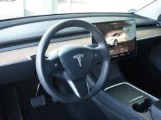 Tesla Model Y RWD PANO 35tis.KM - 14