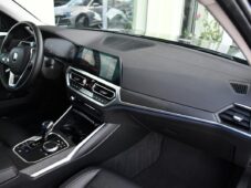 BMW Řada 3 320d xDrive TAŽNÉ PANO 1M ČR - 19