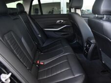 BMW Řada 3 320d xDrive TAŽNÉ PANO 1M ČR - 21