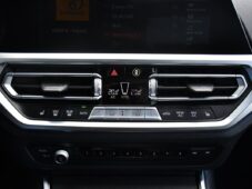 BMW Řada 3 320d xDrive TAŽNÉ PANO 1M ČR - 30