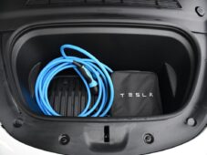 Tesla Model Y RWD STANDARD RANGE 1M 13tis.KM - 40